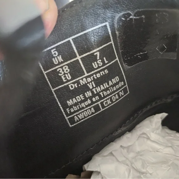 Dr. Martens VI Patent Leather Buckled Engineer Boots *Thailand* - Picture 9 of 11